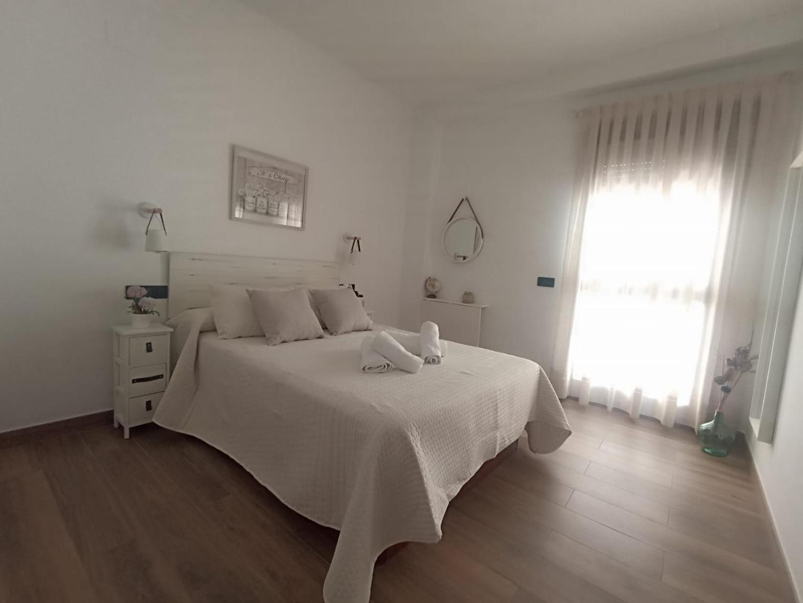 Apartamento Nuevo Centrico Con Aparcamiento Privado Incluido อัลกาลา เด กัวไดรา ภายนอก รูปภาพ